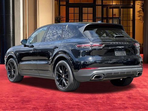 Used 2022 Porsche Cayenne AWD/4WD image 3