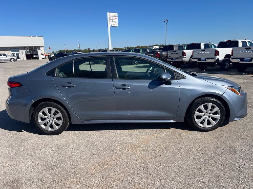 Used 2025 Toyota Corolla LE FWD image 6