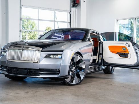 Used 2024 Rolls-Royce Spectre w/ Spectre Launch Package image 2