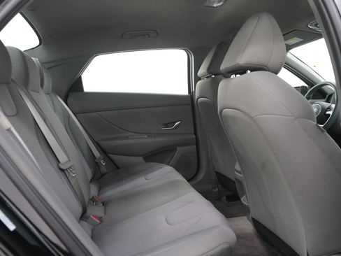 Certified 2025 Hyundai Elantra SE FWD image 12