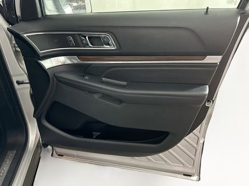 Used 2016 Ford Explorer Limited image 32
