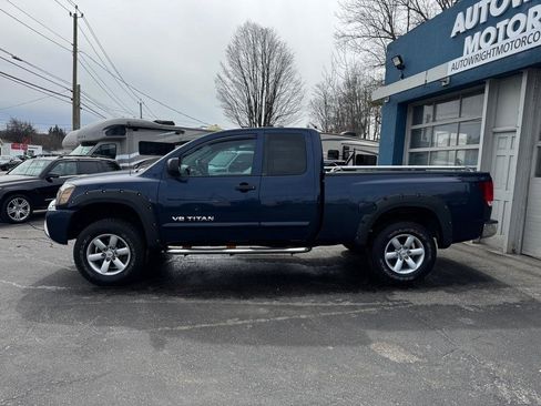 Used 2010 Nissan Titan SE w/ SE Value Truck Pkg image 3
