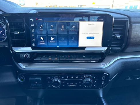 Used 2022 Chevrolet Silverado 1500 High Country w/ Technology Package image 18