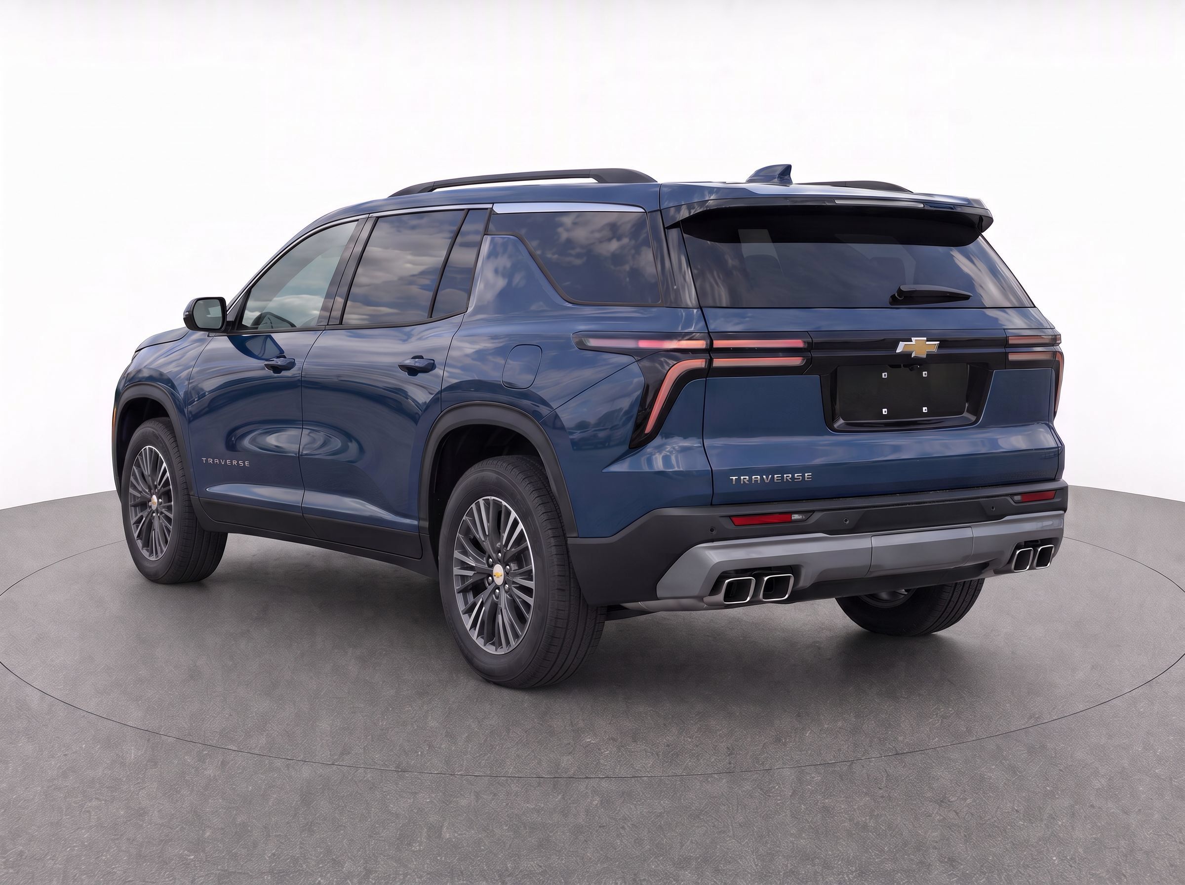 Used 2026 Chevrolet Traverse LT FWD image 3