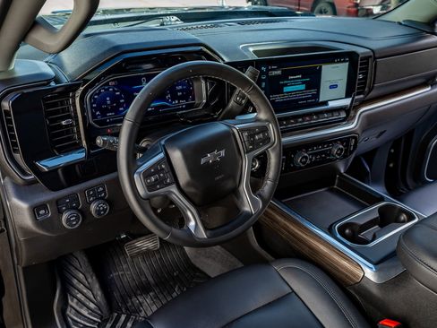 Used 2025 Chevrolet Silverado 2500 LT w/ Trail Boss Package image 16