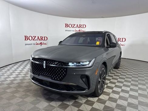 Used 2025 Lincoln Nautilus Black Label image 4