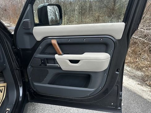 Used 2023 Land Rover Defender 110 X image 19