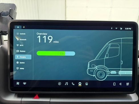 Used 2024 Rivian Delivery 500 FWD image 28