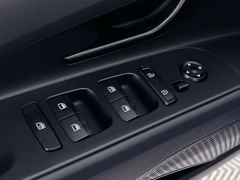 Used 2025 Hyundai Elantra Sport image 15