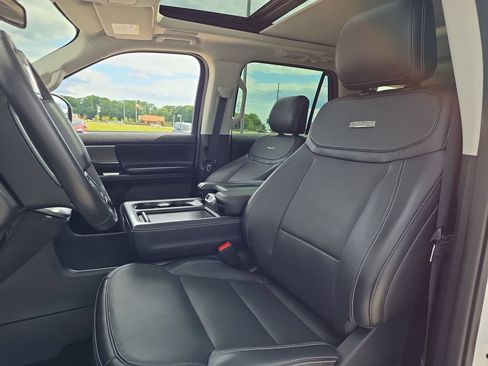 Used 2025 Ford Expedition Max Platinum w/ Driver's Package AWD/4WD image 18