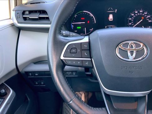 Used 2021 Toyota Sienna XLE FWD image 24
