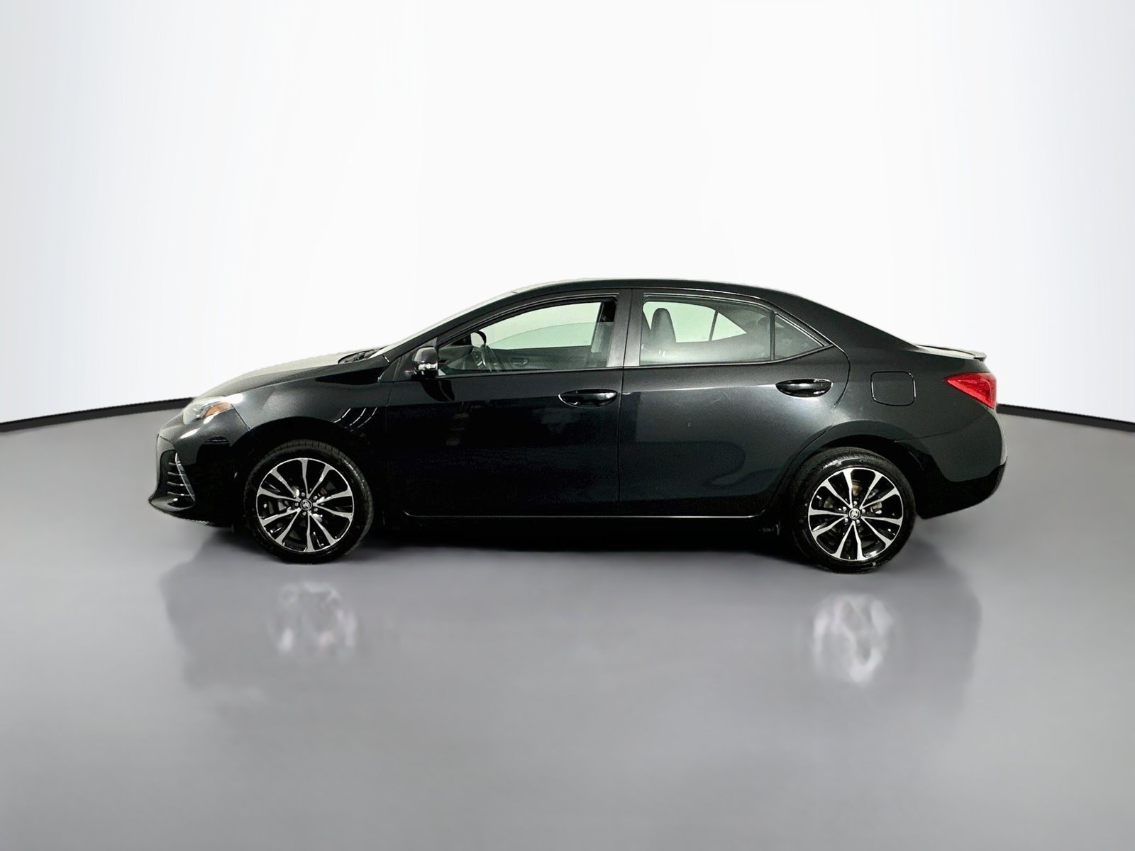 Used 2017 Toyota Corolla SE FWD image 4