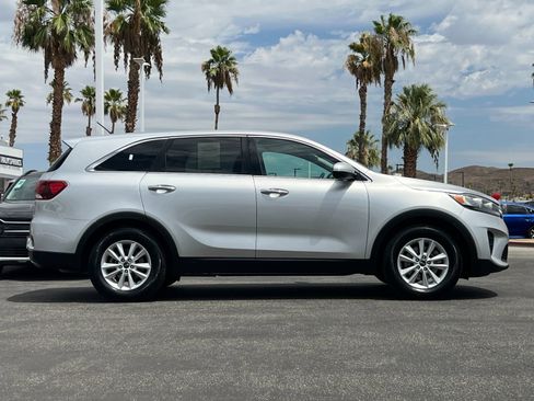 Used 2020 Kia Sorento FWD V6 image 2