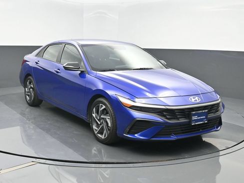 Certified 2025 Hyundai Elantra Sport FWD image 1
