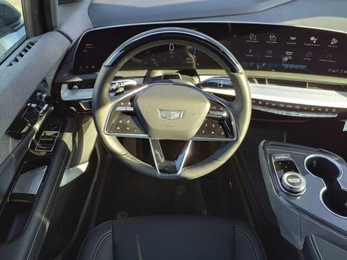 New 2025 Cadillac Optiq Luxury 1 image 13
