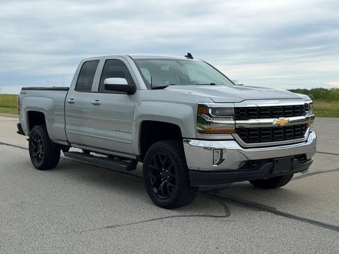 Used 2018 Chevrolet Silverado 1500 LT w/ All Star Edition AWD/4WD image 3