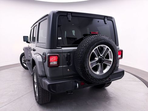 Used 2019 Jeep Wrangler Unlimited Sahara AWD/4WD image 8
