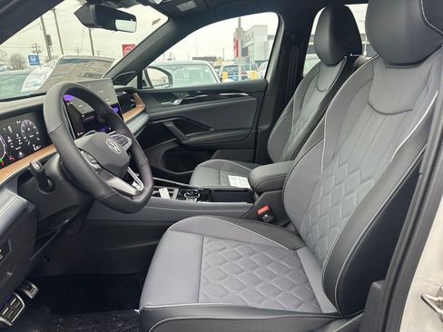 New 2026 Volkswagen Tiguan SEL R-Line image 9