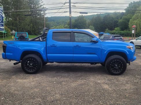 Used 2020 Toyota Tacoma TRD Sport w/ Technology Package AWD/4WD image 9