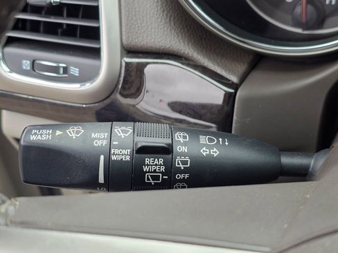 Used 2012 Jeep Grand Cherokee Laredo w/ Laredo E Group image 38