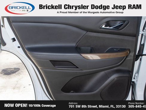 Used 2023 GMC Acadia SLE image 12