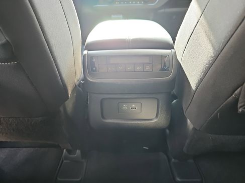 Used 2022 Nissan Pathfinder SV AWD/4WD image 31