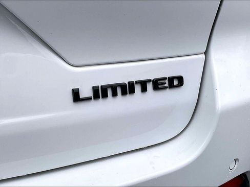 Used 2024 Jeep Grand Cherokee Limited w/ Black Appearance Package AWD/4WD image 9
