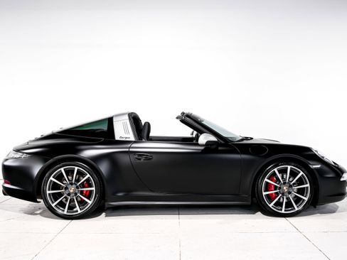 Used 2014 Porsche 911 Targa 4S image 2