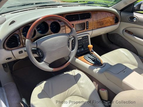 Used 2001 Jaguar XKR Convertible RWD image 39