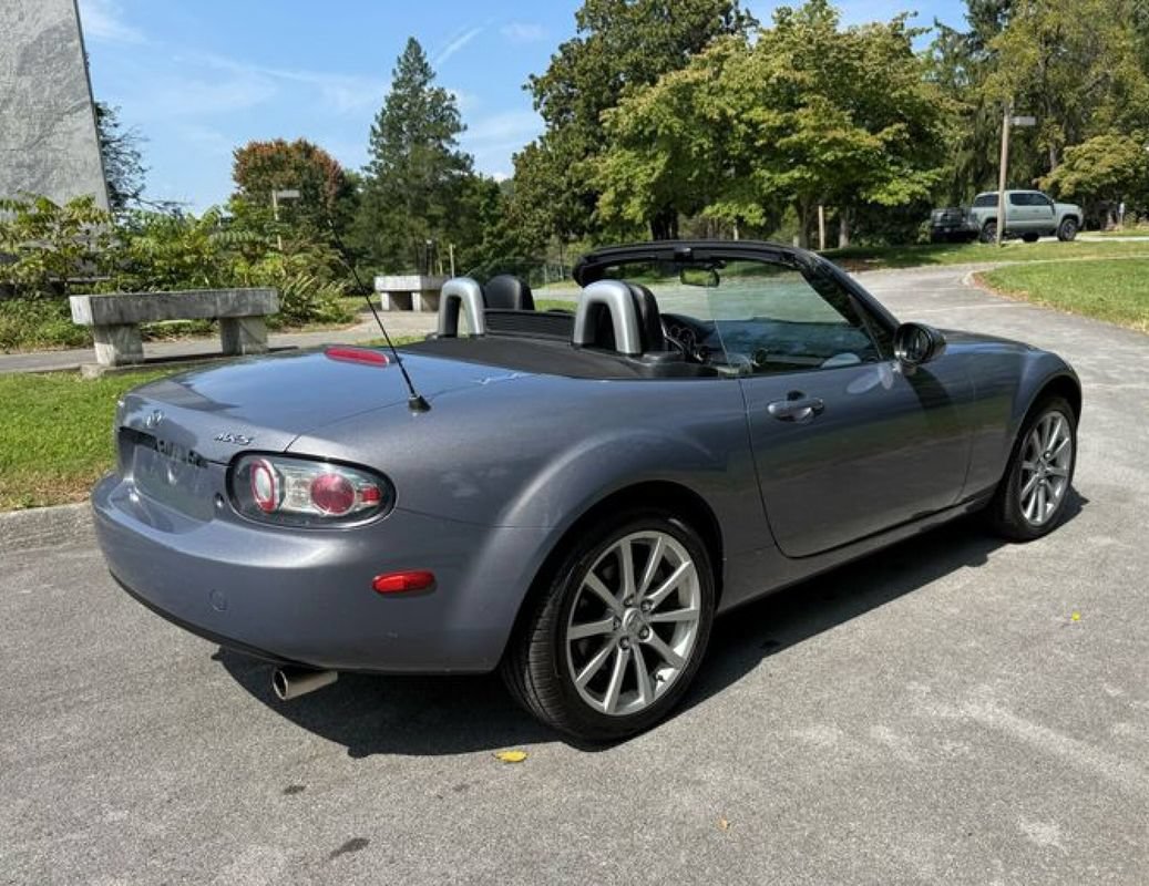 Used 2007 MAZDA MX-5 Miata Grand Touring w/ Premium Pkg RWD image 7