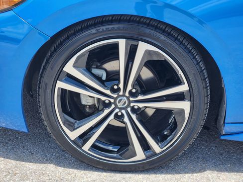 Used 2020 Nissan Sentra SR w/ Premium Package FWD image 10