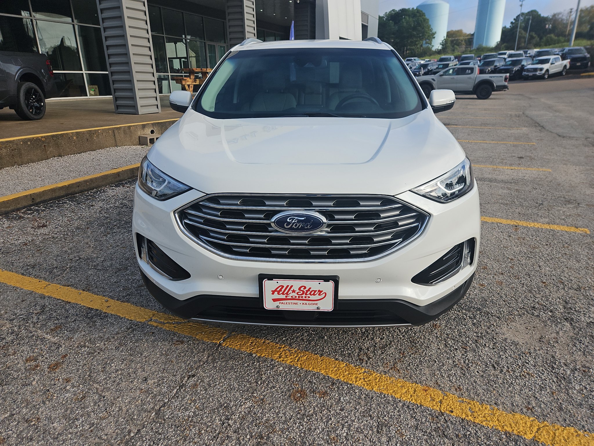 Used 2022 Ford Edge Titanium AWD/4WD image 2