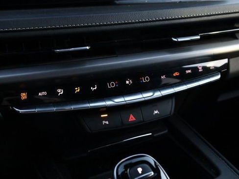 Used 2024 Cadillac XT4 Premium Luxury image 24