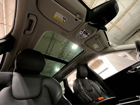 Certified 2022 Volvo XC60 T8 Inscription w/ Advanced Package image 22