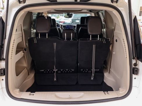 Used 2023 Chrysler Pacifica Limited image 16