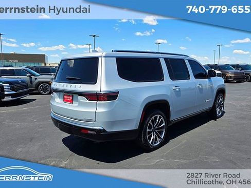 Used 2023 Jeep Wagoneer L Series III w/ Premium Group I AWD/4WD image 32