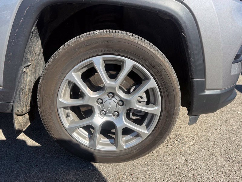 Used 2023 Jeep Compass Latitude AWD/4WD image 13