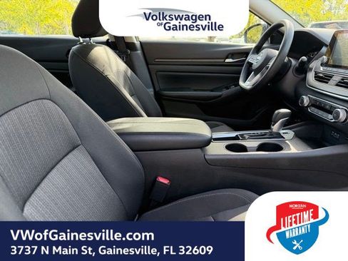 Used 2025 Nissan Altima 2.5 SV FWD image 9