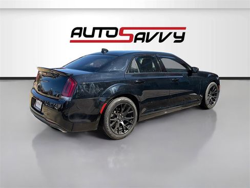 Used 2022 Chrysler 300 Touring w/ Sport Appearance Package image 7