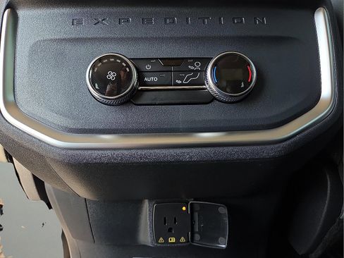 New 2025 Ford Expedition Active image 14