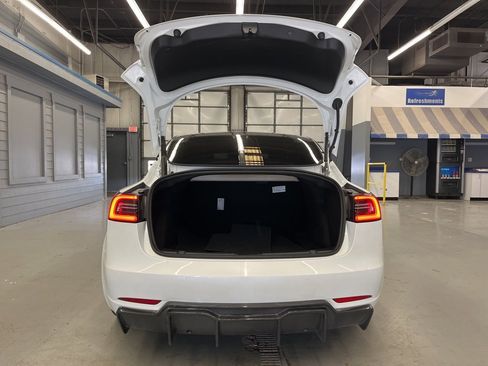Used 2022 Tesla Model 3 Performance image 9