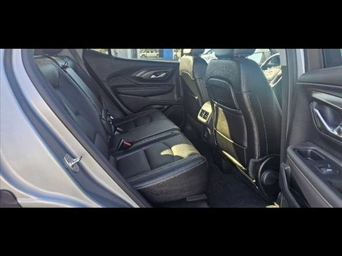 Used 2024 GMC Terrain SLT AWD/4WD image 11