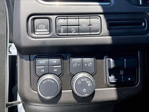 Used 2021 Chevrolet Tahoe Z71 w/ Z71 Signature Package image 35