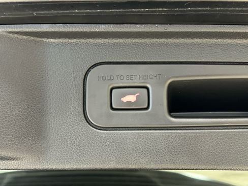 Used 2025 Honda Pilot TrailSport image 8