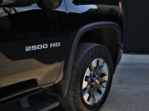 Used 2023 Chevrolet Silverado 2500 Custom w/ Custom Value Package AWD/4WD image 9