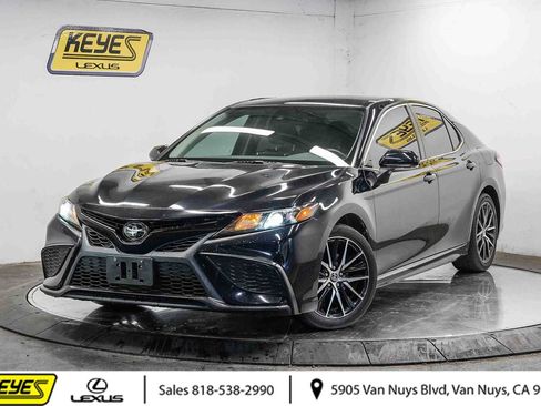 Used 2023 Toyota Camry SE FWD image 1