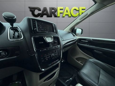Used 2016 Chrysler Town & Country Touring-L w/ Driver Convenience Group FWD image 35