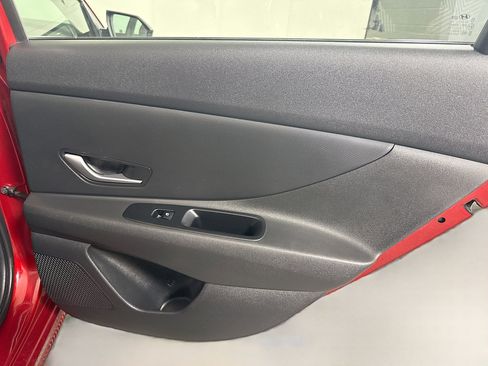 Used 2024 Hyundai Elantra SE image 27