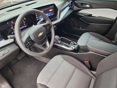 Used 2026 Chevrolet Trax LT image 9