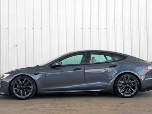 Used 2021 Tesla Model S Plaid image 9